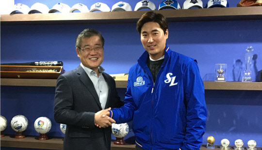 프로야구 삼성 라이온즈는 5일 투수 우규민을 4년 총 65억 원(계약금 37억 원, 연봉 7억 원)에 자유계약선수(FA)로 영입했다고 밝혔다. 사진=연합뉴스